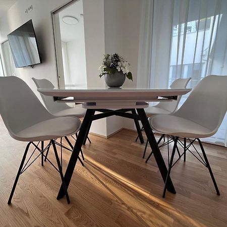 Danube22 Apartment 2 Wina Bagian luar foto